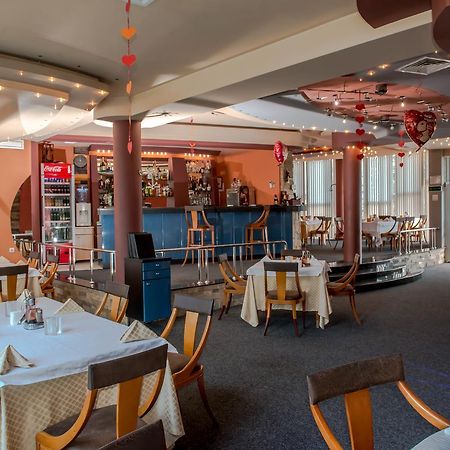 Hotel Kapri Jambol Kültér fotó