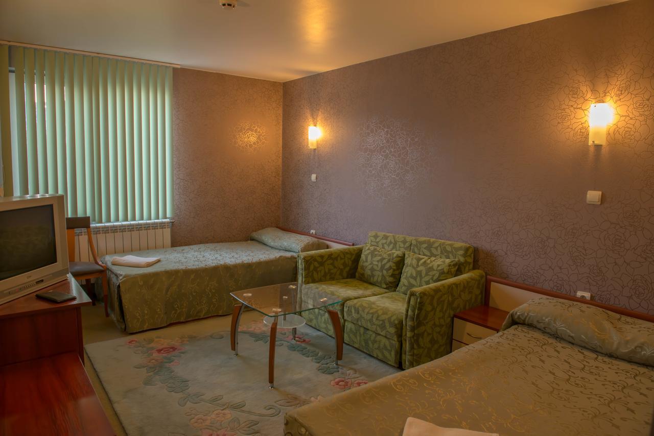 Hotel Kapri Jambol Kültér fotó