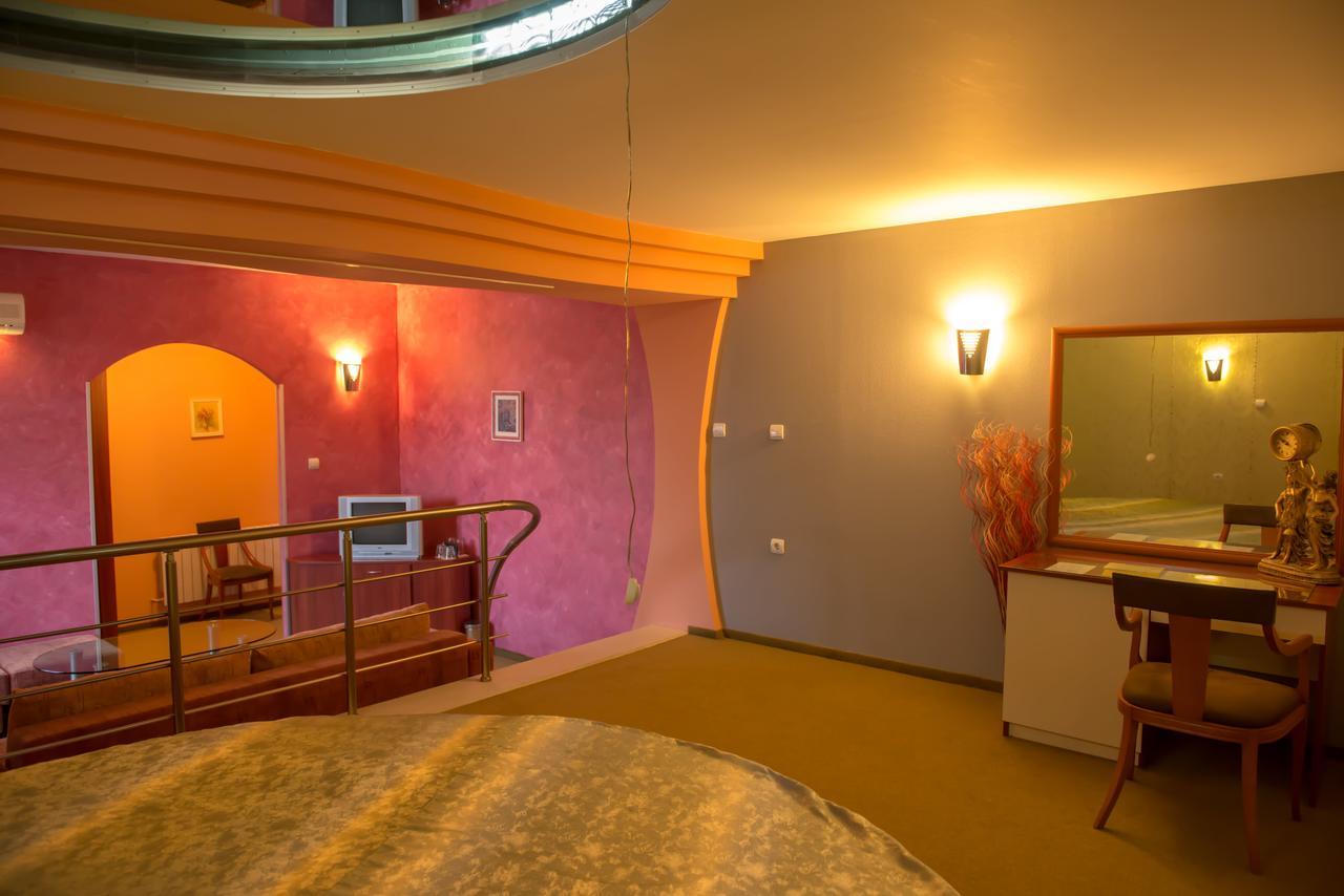 Hotel Kapri Jambol Kültér fotó