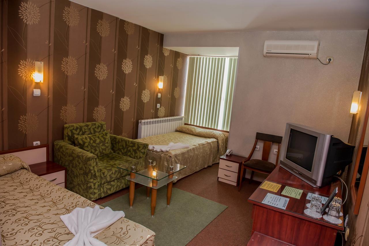 Hotel Kapri Jambol Kültér fotó