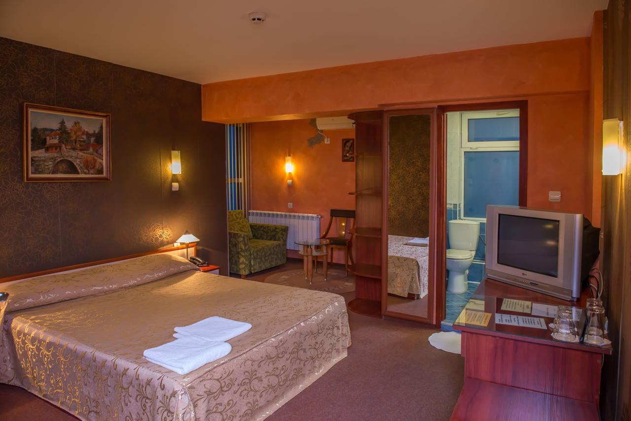 Hotel Kapri Jambol Kültér fotó