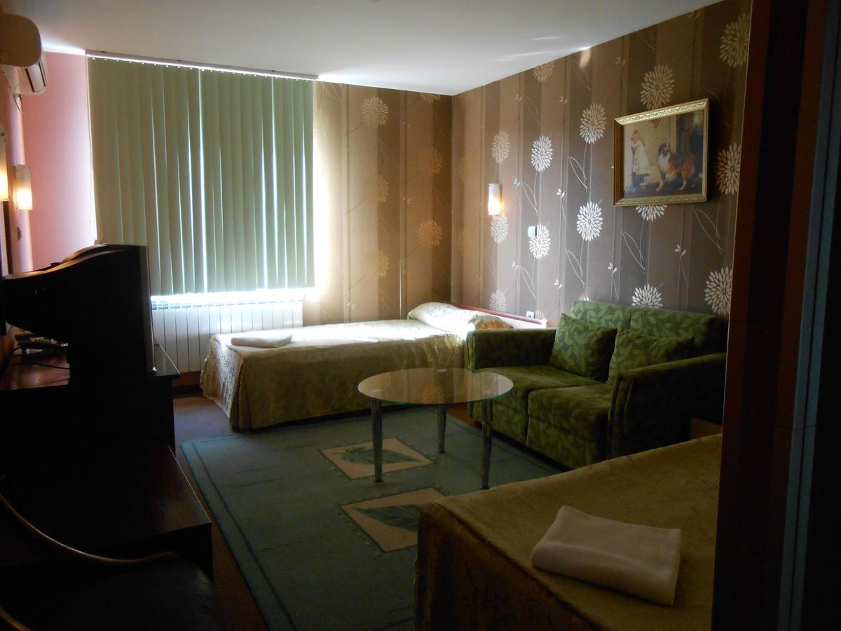 Hotel Kapri Jambol Kültér fotó